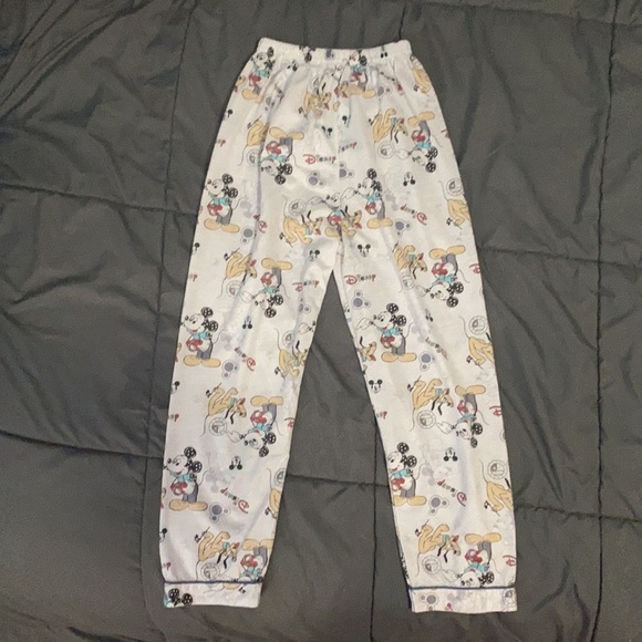 NWOT Kids Disney Mickey Mouse & Pluto Pajama Set - Picture 5 of 16